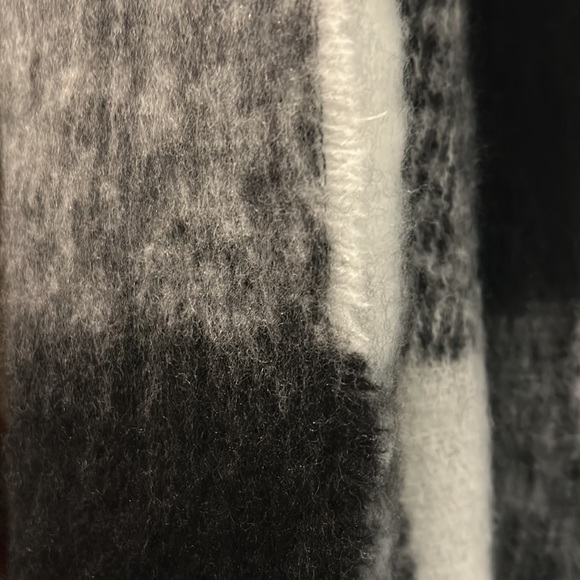 Two scarfs - Picture 3 of 3